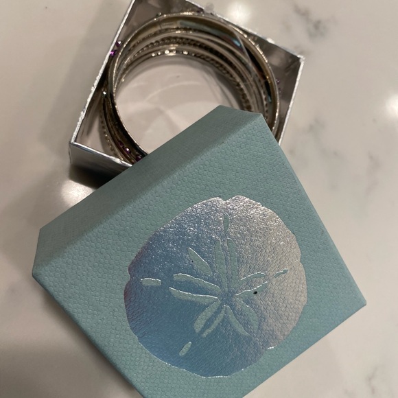 Gift-ready bangles Silver tone bracelet set. - Picture 3 of 12